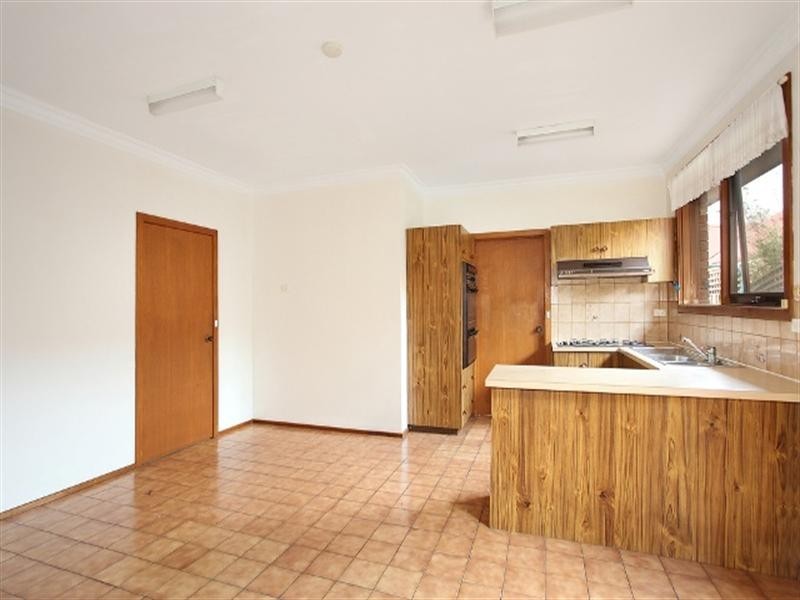 32b Toolambool Road, Carnegie VIC 3163
