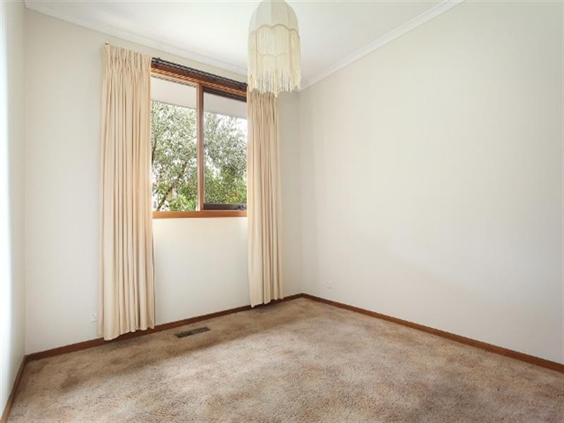 32b Toolambool Road, Carnegie VIC 3163