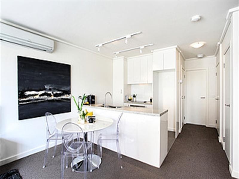 2/81 Koornang Road, Carnegie VIC 3163