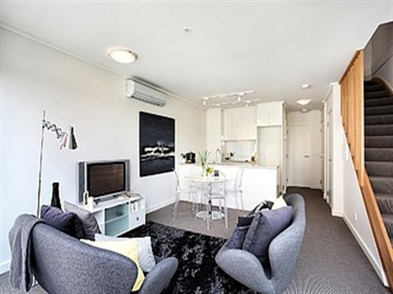 2/81 Koornang Road, Carnegie VIC 3163