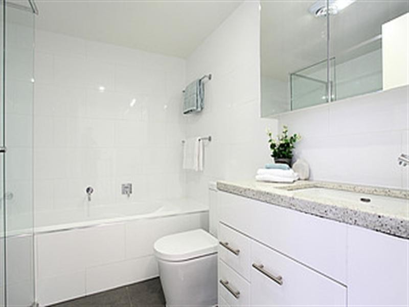 2/81 Koornang Road, Carnegie VIC 3163