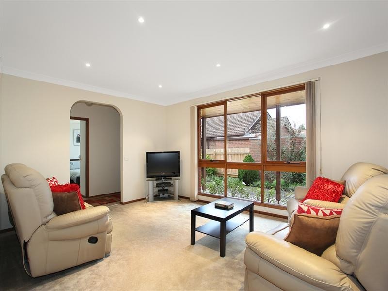 2/19 Gnarwyn Road, Carnegie VIC 3163