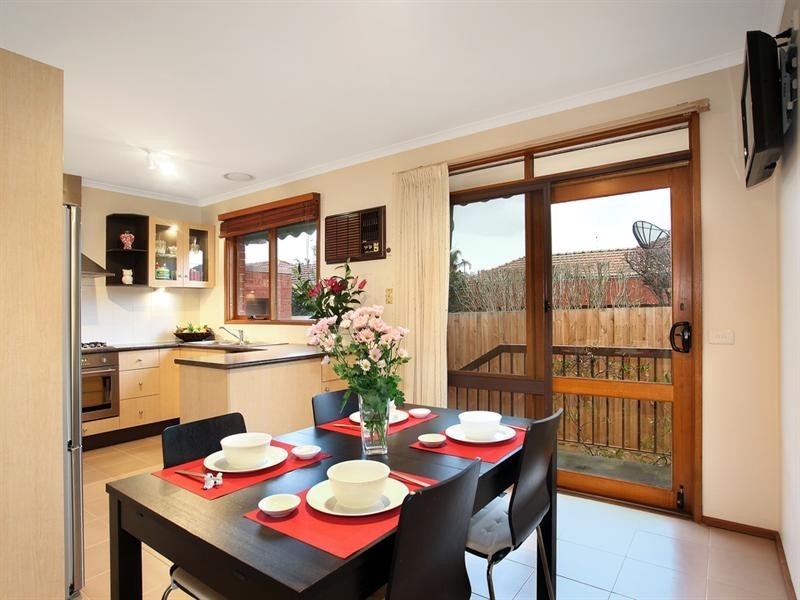 2/19 Gnarwyn Road, Carnegie VIC 3163