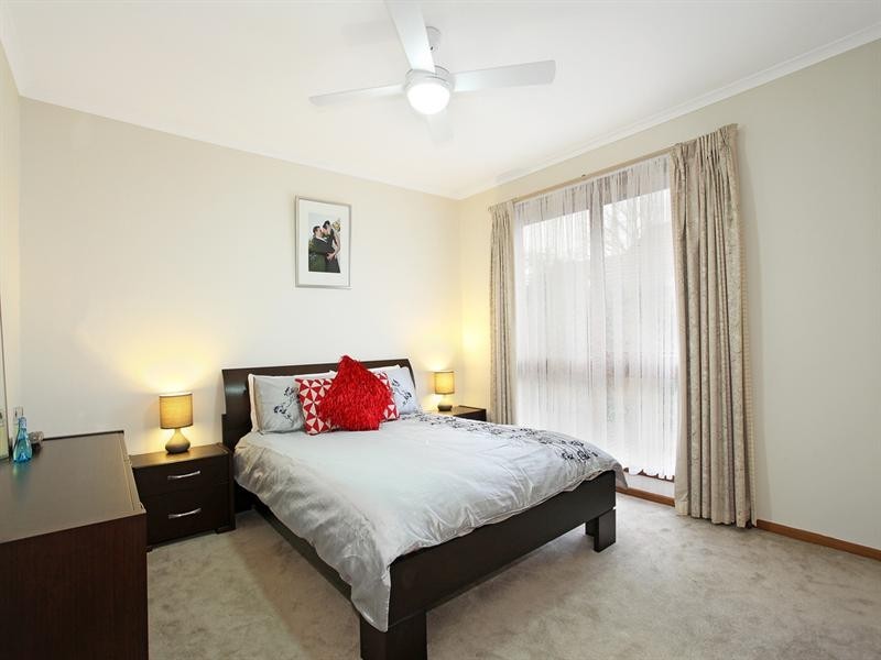 2/19 Gnarwyn Road, Carnegie VIC 3163