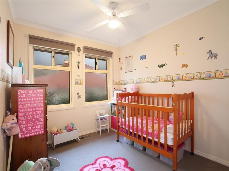 4 Federation Walk, Hughesdale VIC 3166