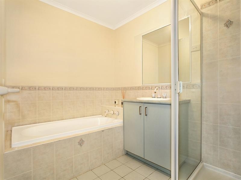 4 Federation Walk, Hughesdale VIC 3166