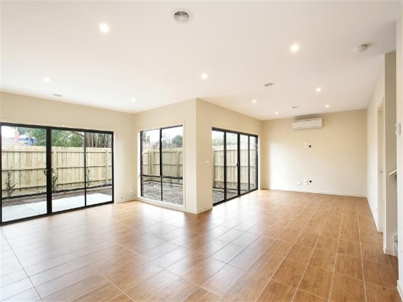 33B Selworthy Avenue, Oakleigh South VIC 3167