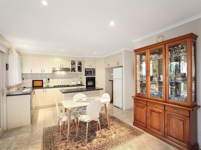 8 Parkview Crescent, Hampton East VIC 3188