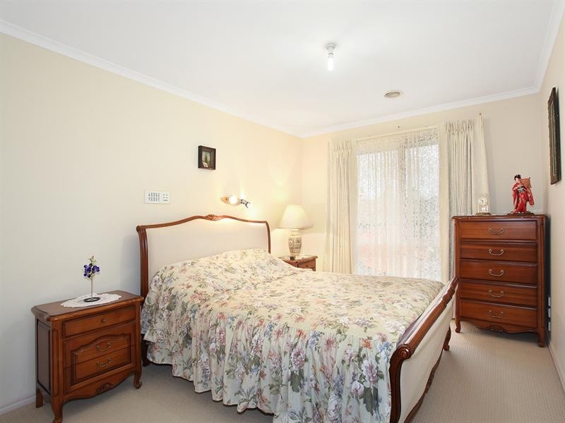 8 Parkview Crescent, Hampton East VIC 3188
