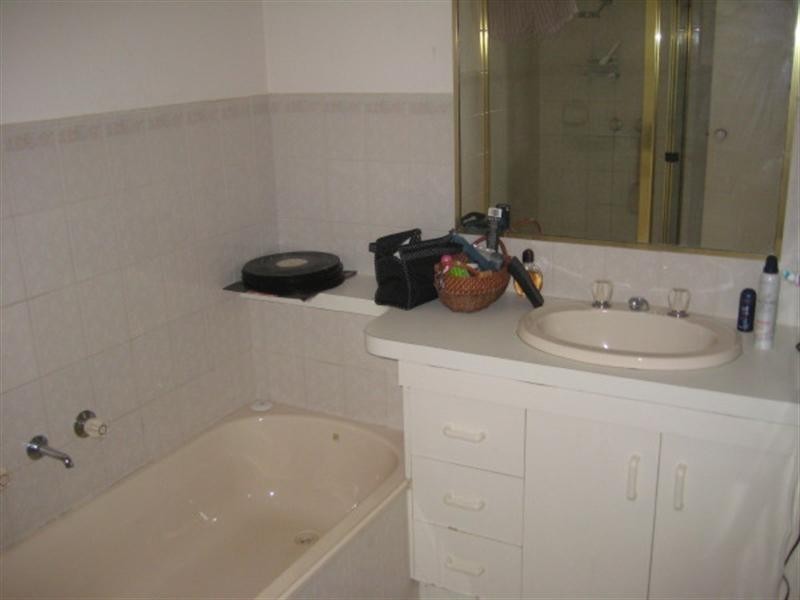 2/4 Grandview Grove, Carnegie VIC 3163