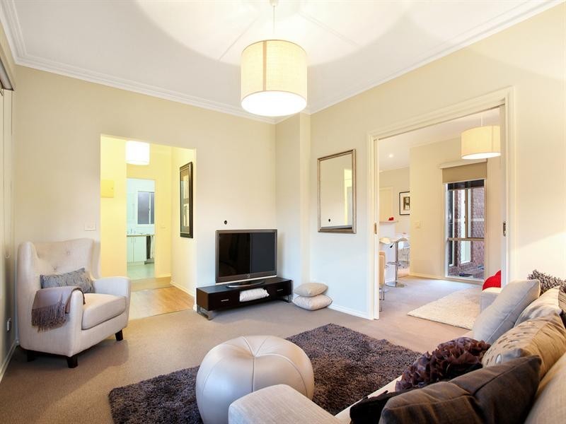 2/18 Calembeena Avenue, Hughesdale VIC 3166