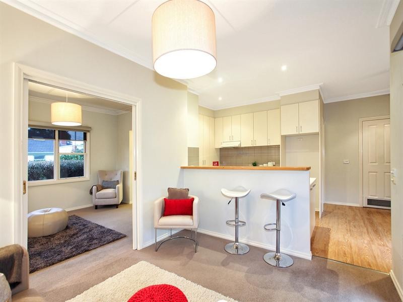 2/18 Calembeena Avenue, Hughesdale VIC 3166