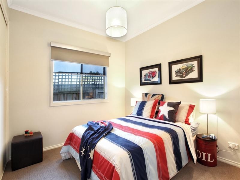 2/18 Calembeena Avenue, Hughesdale VIC 3166