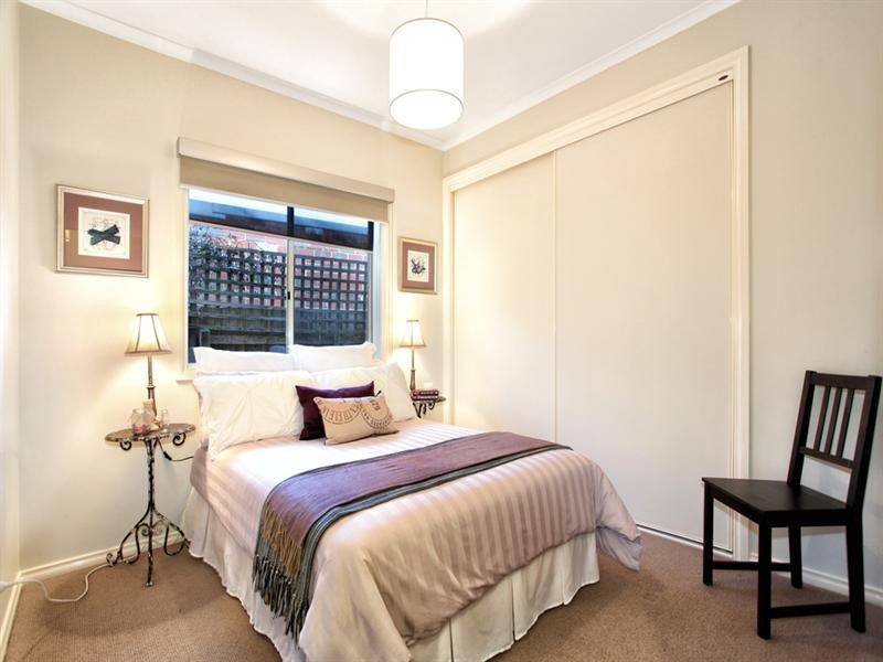 2/18 Calembeena Avenue, Hughesdale VIC 3166