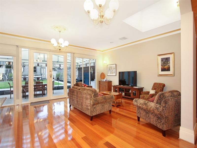 22 Darling Street, Hughesdale VIC 3166