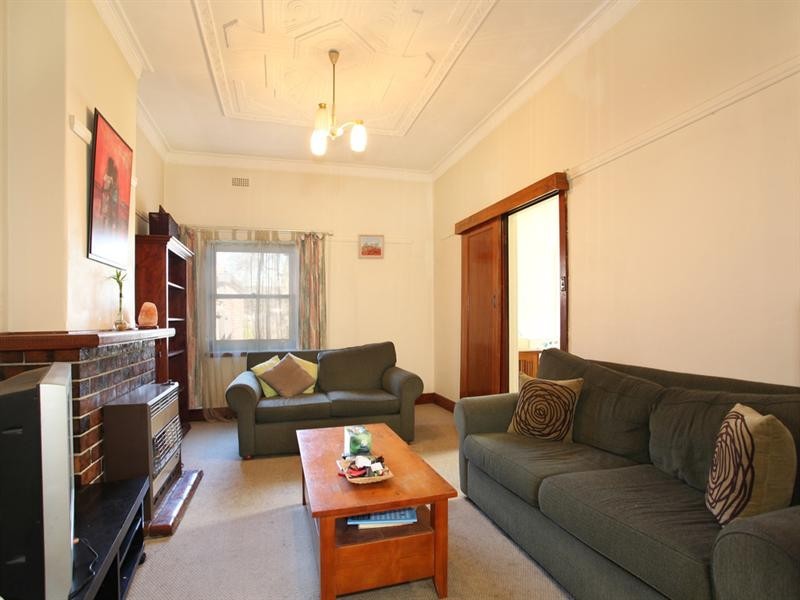 126 Kangaroo Road, Hughesdale VIC 3166