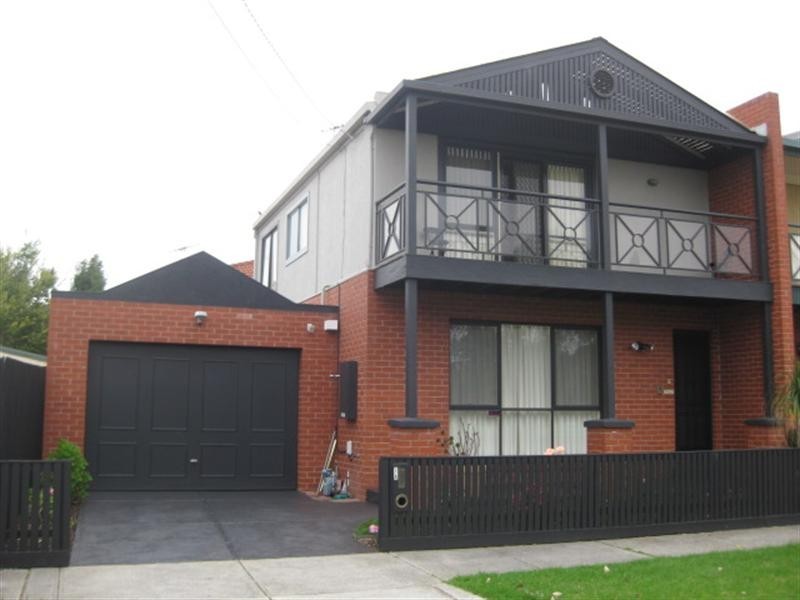 2A Walden Grove, Carnegie VIC 3163