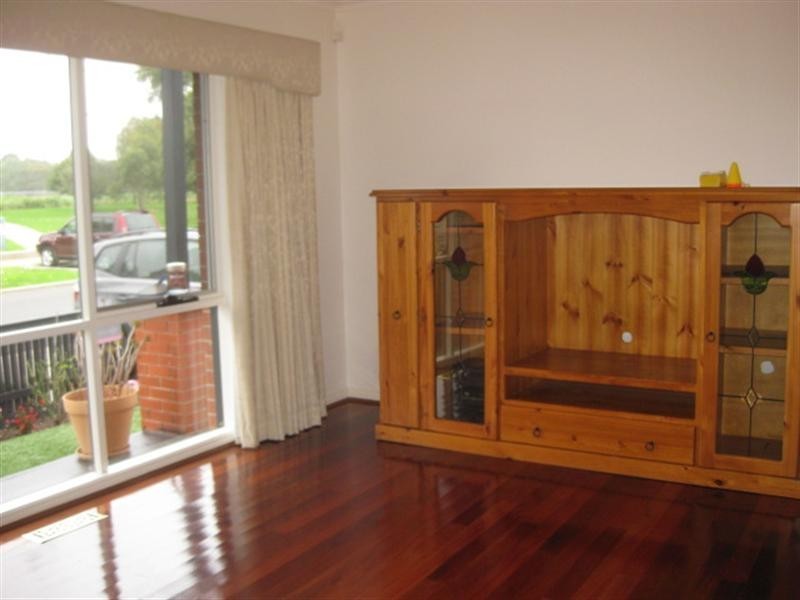 2A Walden Grove, Carnegie VIC 3163