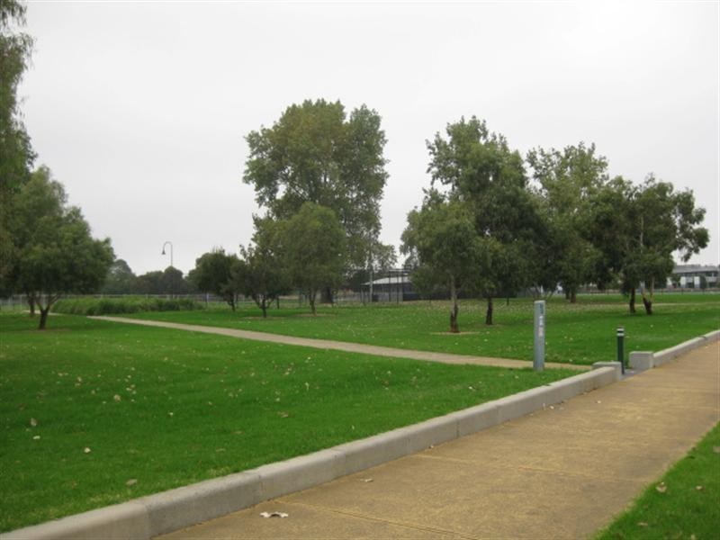 2A Walden Grove, Carnegie VIC 3163