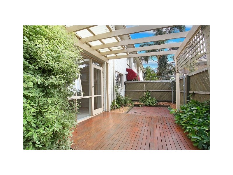 1/33 Toolambool Road, Carnegie VIC 3163