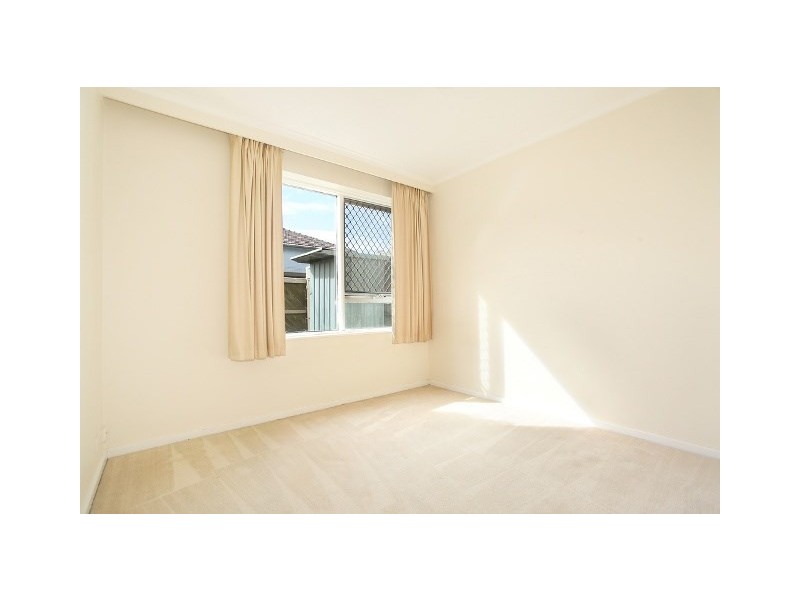 1/33 Toolambool Road, Carnegie VIC 3163