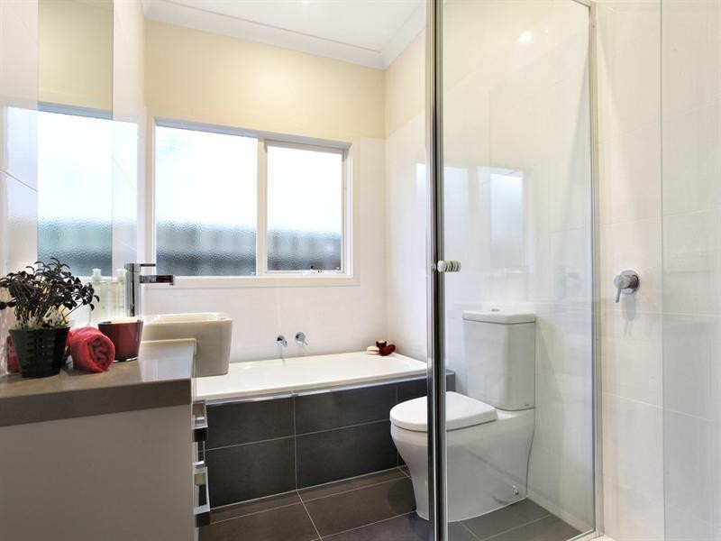 1/27 Simmonds Street, Hughesdale VIC 3166