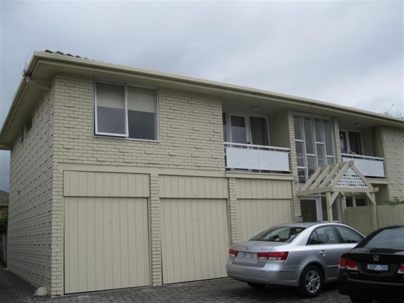 5/8 Kokaribb Road, Carnegie VIC 3163