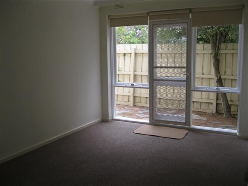 5/8 Kokaribb Road, Carnegie VIC 3163