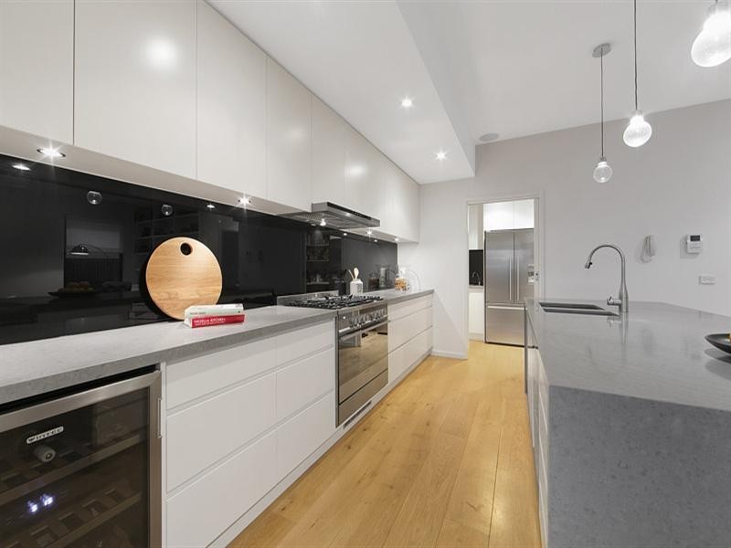 61 Kangaroo Road, Murrumbeena VIC 3163