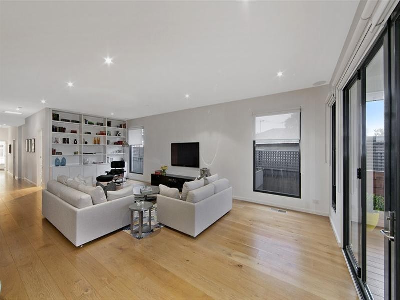 61 Kangaroo Road, Murrumbeena VIC 3163