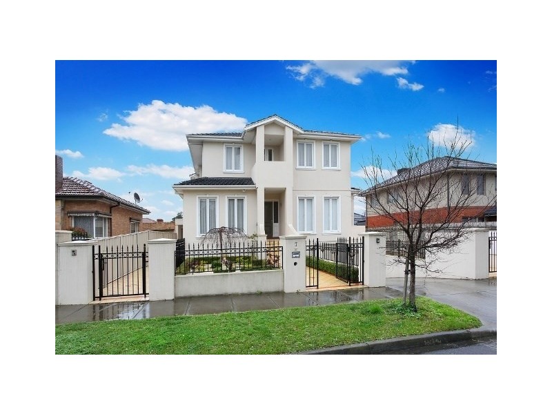7 Tara Grove, Carnegie VIC 3163