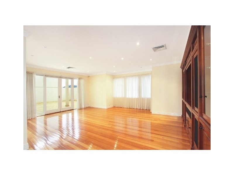 7 Tara Grove, Carnegie VIC 3163