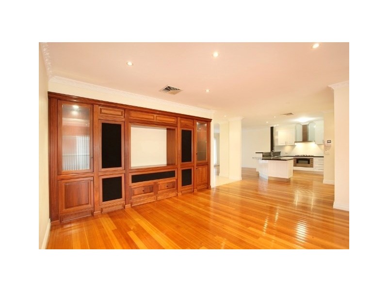 7 Tara Grove, Carnegie VIC 3163