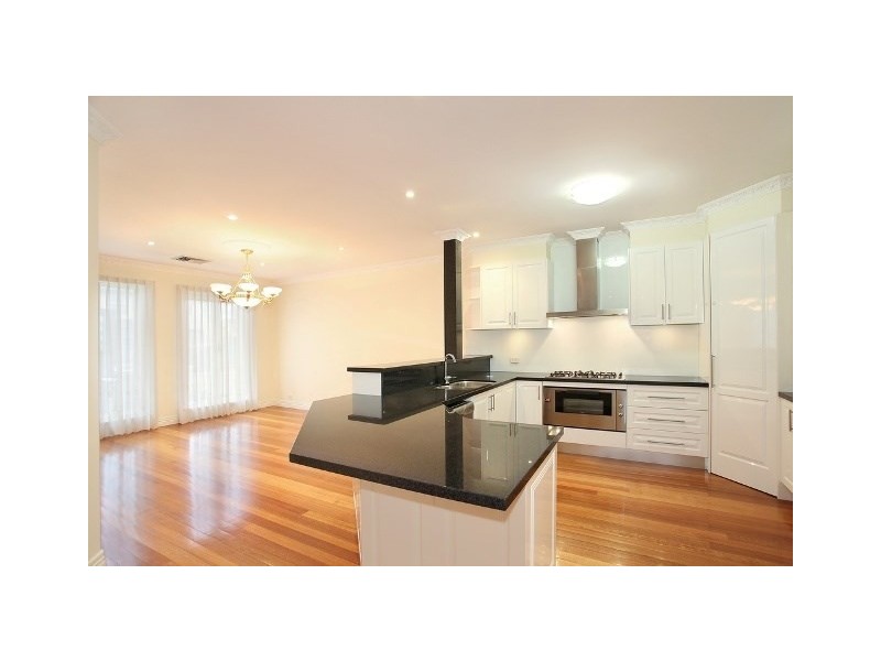 7 Tara Grove, Carnegie VIC 3163