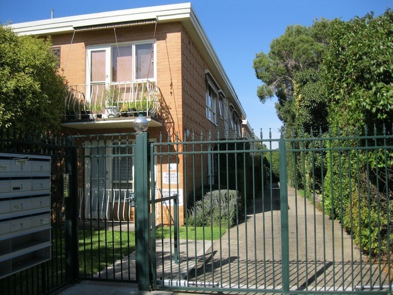 16/5 Gnarwyn Road, Carnegie VIC 3163