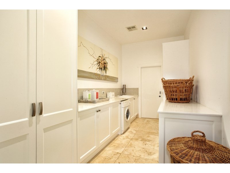 13 Darling Street, Hughesdale VIC 3166