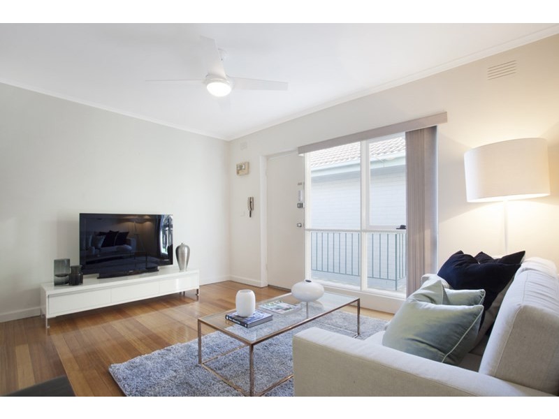 14/2 Maroona Road, Carnegie VIC 3163