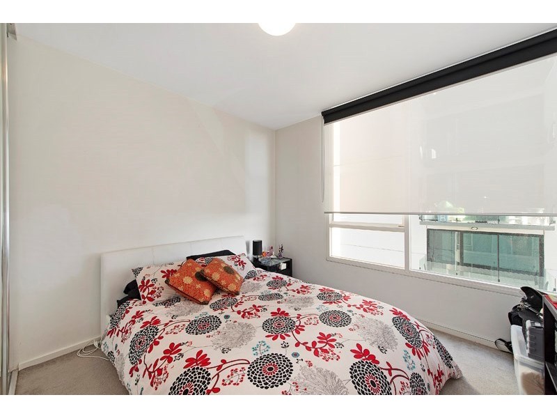 1205/82 Queens Road, Melbourne VIC 3004