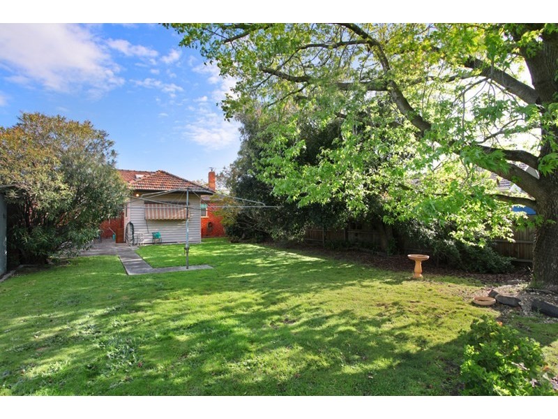 33 Moorookyle Avenue, Hughesdale VIC 3166