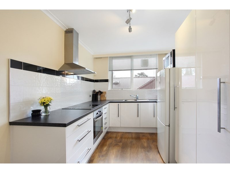 8/122 Mimosa Road, Carnegie VIC 3163