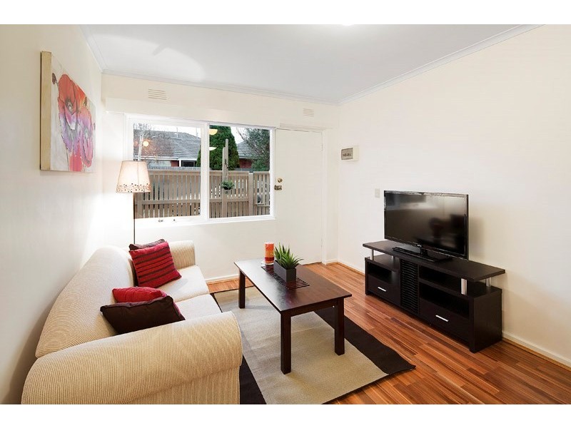 2/22 Kokaribb Road, Carnegie VIC 3163