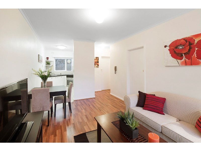 2/22 Kokaribb Road, Carnegie VIC 3163