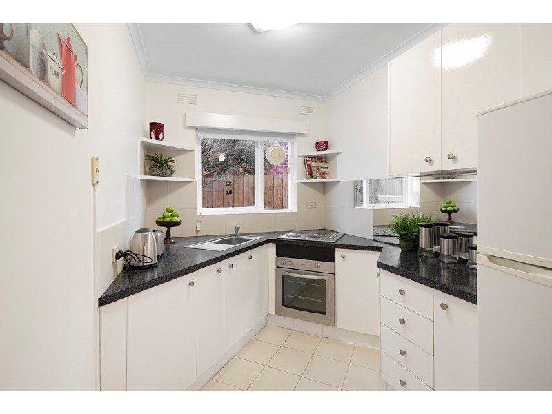 2/22 Kokaribb Road, Carnegie VIC 3163