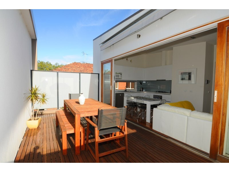 2/14 St Huberts Road, Carnegie VIC 3163