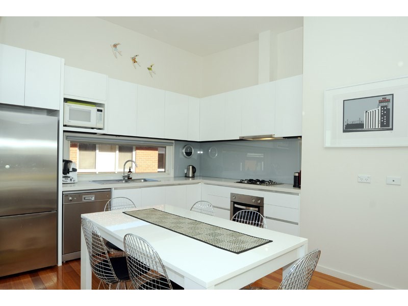 2/14 St Huberts Road, Carnegie VIC 3163