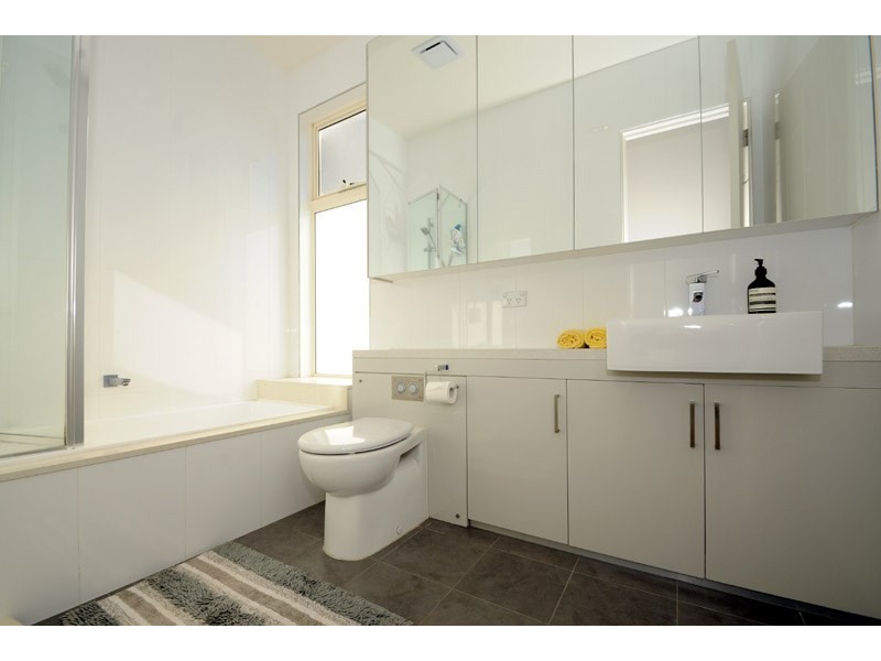 2/14 St Huberts Road, Carnegie VIC 3163