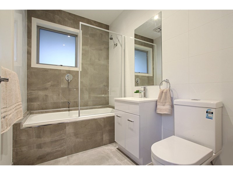 8a Carinya Road, Bentleigh East VIC 3165