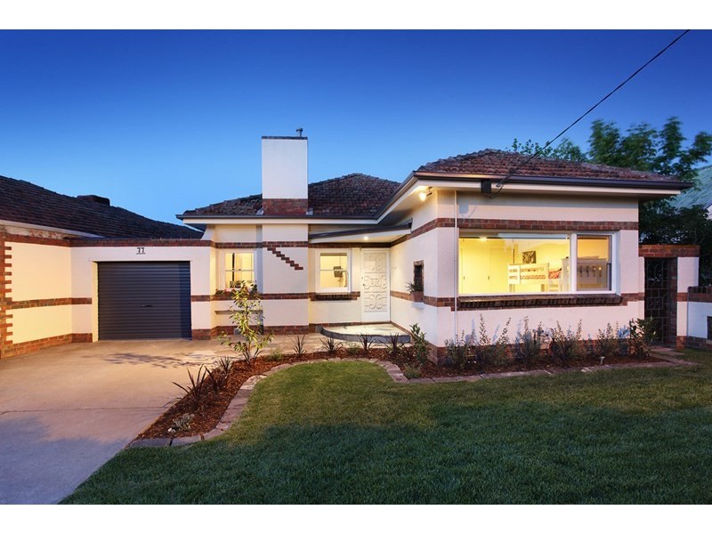 77 Kangaroo Road, Hughesdale VIC 3166