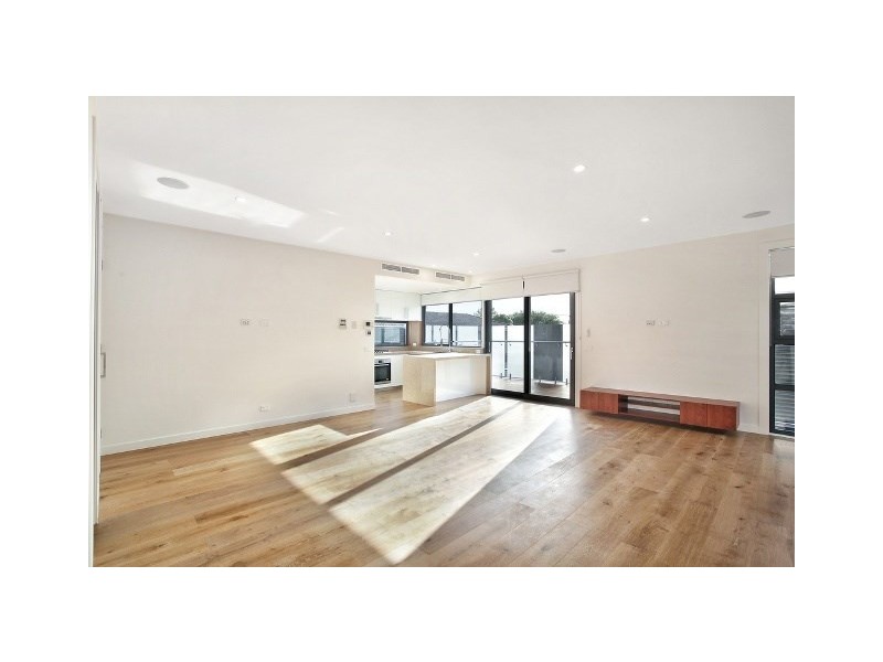 2/68 Lillimur Road, Ormond VIC 3204