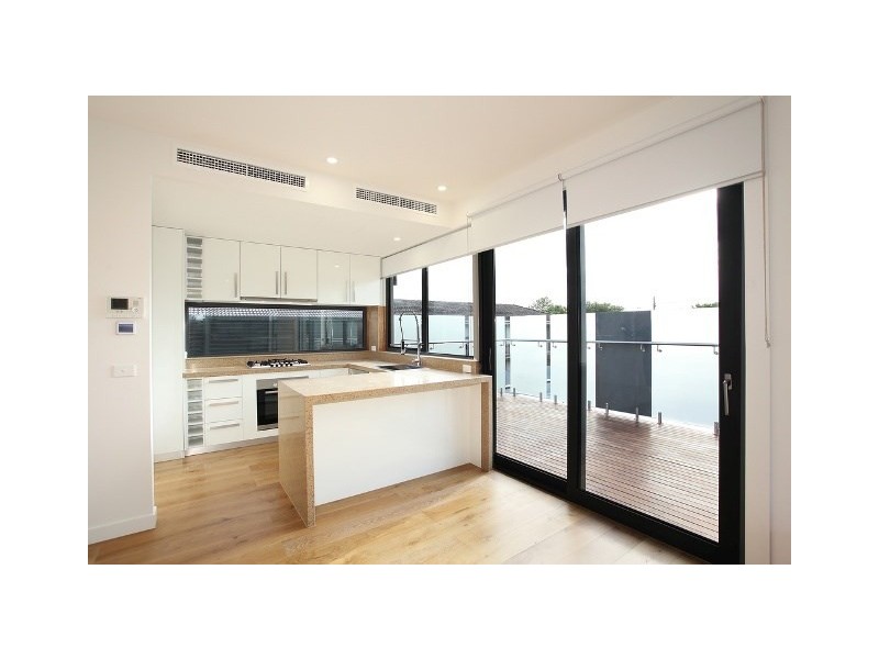 2/68 Lillimur Road, Ormond VIC 3204